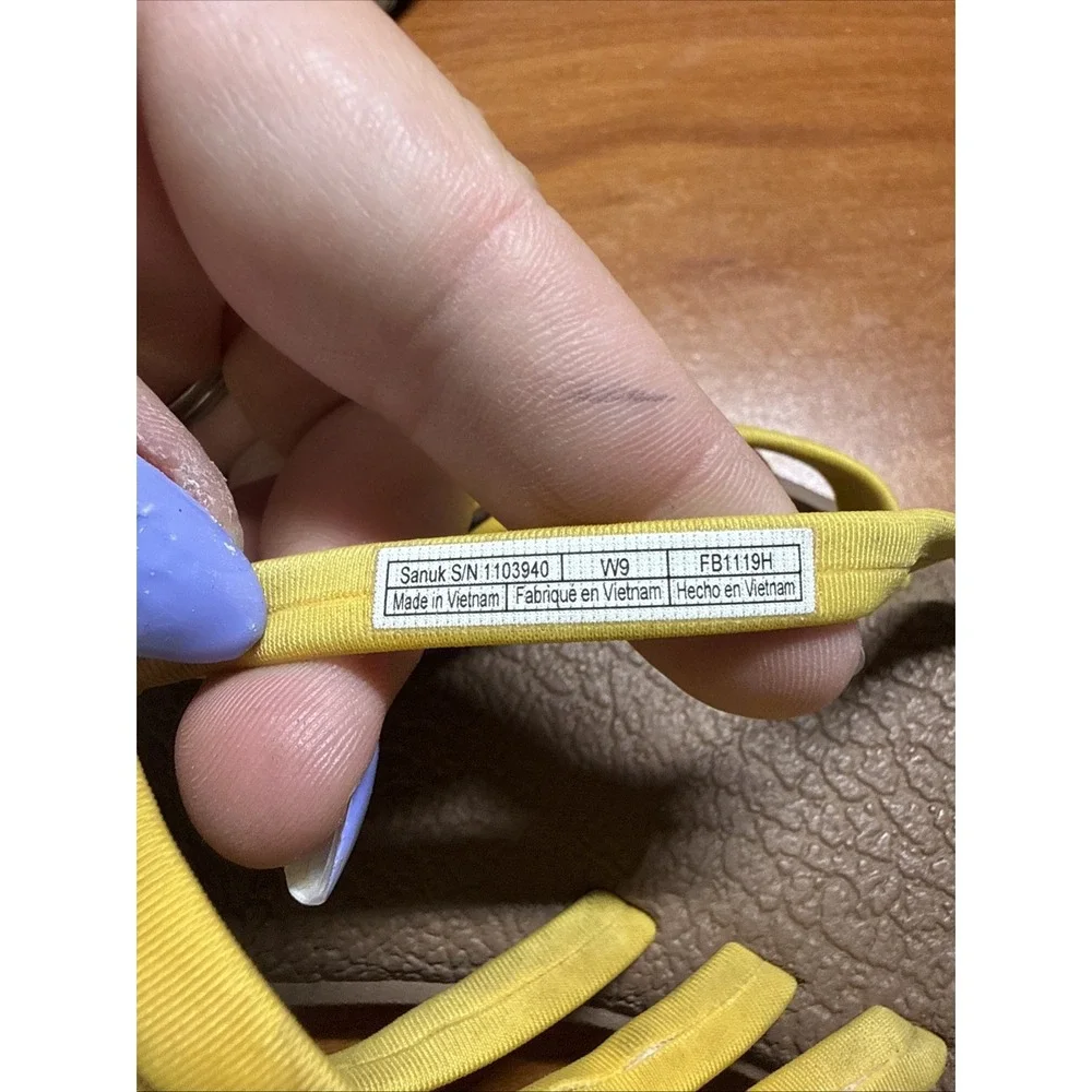 Sanuk Women's Yoga Salty Thong Sandals Yellow Size 9 Memory Foam Comfort